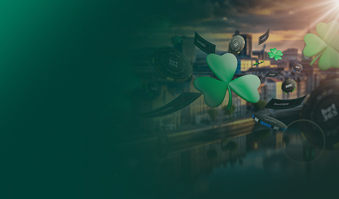 泰山后卫王,彤受伤离场,救护车火速,金年会体育,在线体育博彩,实时投注,体育赛事,高赔率平台