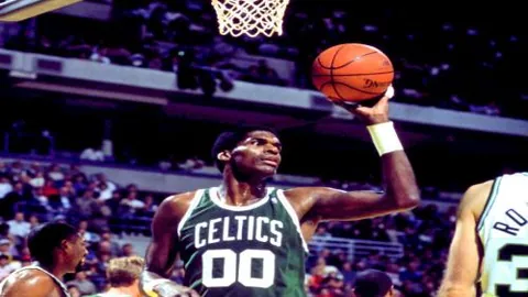 阿诺德加盟皇马关键：麦克马纳曼指出掌握西语至关重要，马德里英语人才稀缺